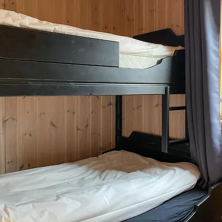 In Straumgjerde With Wifi Holiday home Brunstad